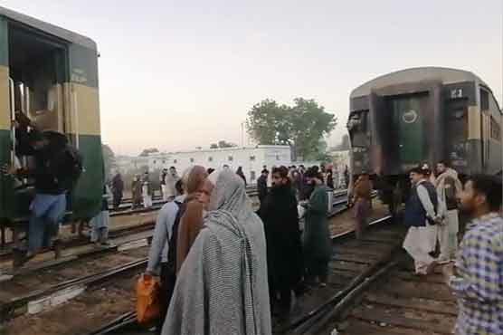 پشاور سے کراچی جانیوالی علامہ اقبال ایکسپریس حادثے سے بال بال بچ گئی