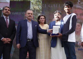 صوبائی وزراء شرجیل انعام میمن ، سید ناصر حسین شاہ اور وزیر اعلیٰ سندھ کے معاون خصوصی سید قاسم نوید قمر کی فیریئر ھال میں آرٹ ورکشاپ سیزن ٹو کی اختتامی تقریب میں شرکت ۔پاکستان کی شاندار تاریخ اور روایات رہی ہیں ، ہمارے کلچر میں انتہاپسندی اور دہشتگردی کی کوئی گنجائش نہیں ، شرجیل انعام میمن