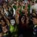 پاکستان سپر لیگ کا میدان سج گیا ، عربی لباس پہنے شائقین کرکٹ بھی دبئی سے خصوصی طور ملتان پہنچے ہیں