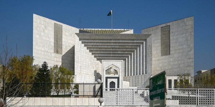 نیب ترامیم سے مستفید سیاستدان کم ہیں لیکن جو ہیں وہ نمایاں ہیں سپریم کورٹ
