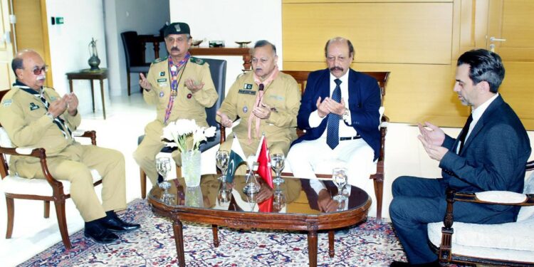 سندھ بوائے اسکاؤٹس ایسوسی ایشن کے  وفد  ک ترکیہ کے قونصل خانہ  میں حالیہ آنے والے زلزلہ میں شہید ہونے والوں کیلئے تعزیت