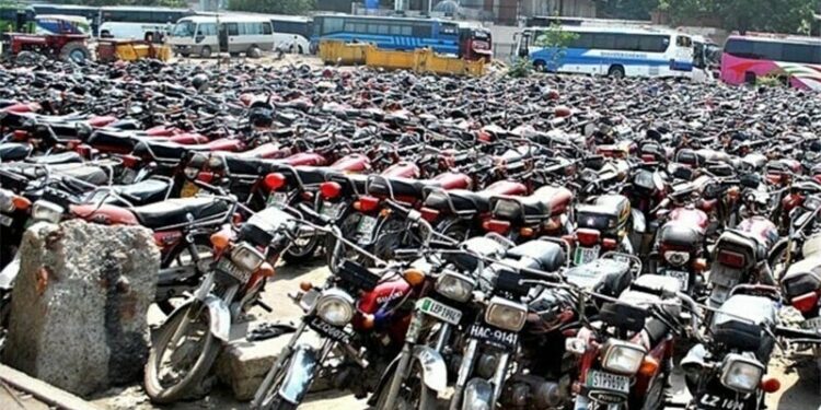 پاکستانی موٹرسائیکلیں بڑی تعداد میں افغانستان کی مارکیٹ میں پہنچ گئیں محکمہ کسٹمز تمام قانونی تقاضے پورے کرنے کے بعد موٹر سائیکلوں کی افغانستان برآمد کی اجازت دے رہا ہے،ڈاکٹرعطا اللہ بریچ