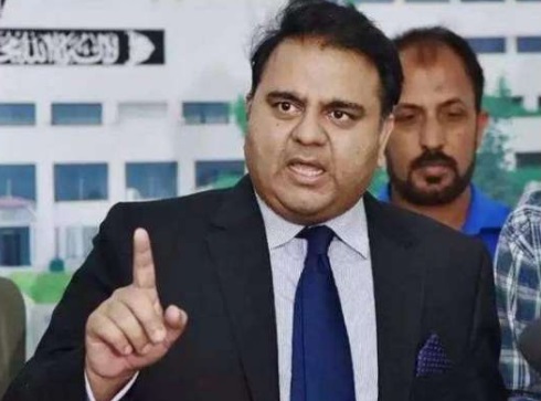 عمران خان کی تقریر پر پابندی کے حکم کو عدالت میں چیلنج کریں گے،حکومت مکمل گھبرا چکی ہے۔ فواد چوہدری