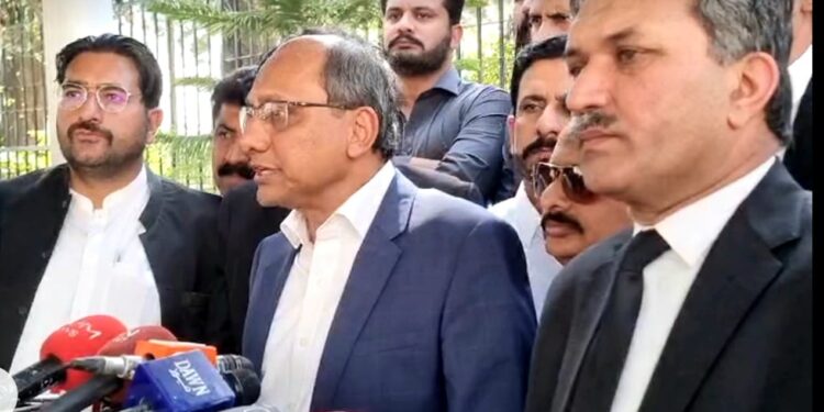 کراچی کی عوام نے پی ٹی آئی کو بری طرح مسترد کردیا ہے۔سازش کے تحت کراچی کے بلدیاتی انتخابات کو متنازعہ بنانے کی کوشش کی جارہی ہے۔ سعید غنی