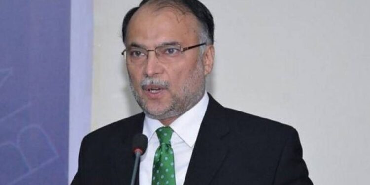 ملک میں آئینی اور سیاسی بحران چل رہا ہے، احسن اقبال