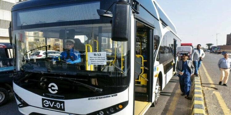 کراچی، پیپلز الیکٹرک بس سروس کے نئے روٹ کا افتتاح کر دیا گیا