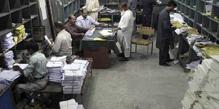 کراچی : جائداد کی رجسٹریشن کے 17 دفاتر کا ٹھیکہ 15 کروڑ تک پہنچ گیا