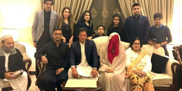 نکاح عدت کے دوران ہی ہوا، عمران خان نے کہا بشری بی بی کو ’’حکم‘‘ ہوا ہے یکم جنوری کو ہی نکاح ہوگا، عون چودھری نے تمام خفیہ راز بتا دیے