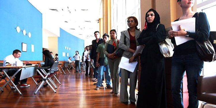 سعودی عرب، دبئی کی ملازمت منڈیوں میں تیزی کے ساتھ روزگار کے مزید مواقع