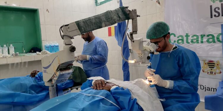 تاریکی میں روشنیوں کا سفر کامسٹیک، پاکستان کا سفیر