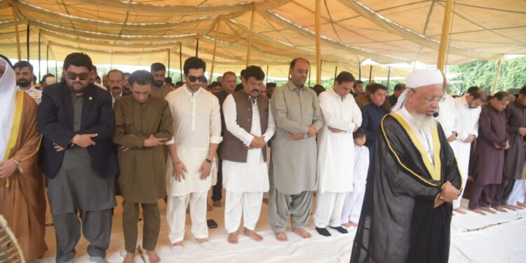 گورنرسندھ کامران خان ٹیسوری نے عید الاضحی کی نماز اولڈ پولو گرائونڈ میں ادا کی