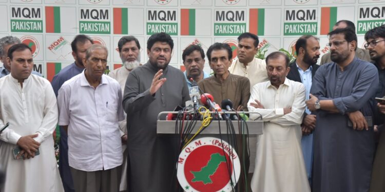 گورنرسندھ ایک ہزار راشن بیگز لے کر متحدہ مرکز پہنچ گئے