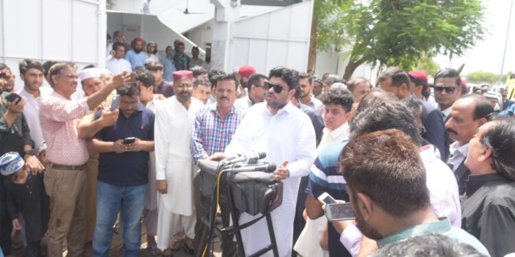 گورنرسندھ کی شہرہ آفاق اداکار شکیل کی نماز جنازہ میں شرکت