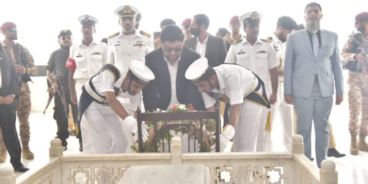گورنر سندھ کی مادر ملت محترمہ فاطمہ جناح کی برسی کے موقع پر ان کے مزار پر حاضری