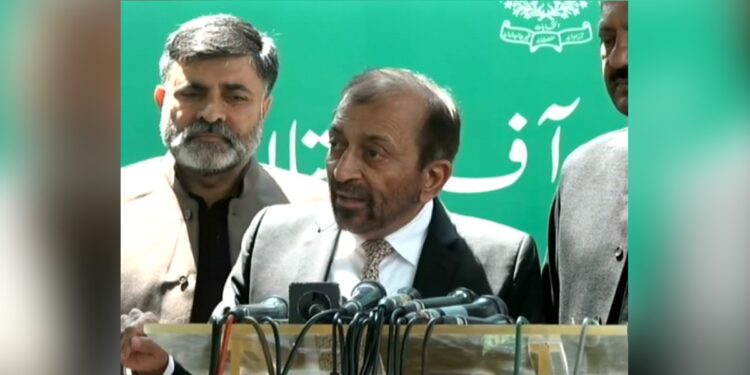 حلقہ بندیوں کے معاملہ پر الیکشن کمیشن اور ہم ایک پیج پر ہیں ، فاروق ستار