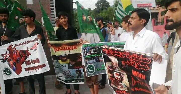 کشمیر پاکستان کی شہ رگ ہے، کبھی دست بردار نہیں ہونگے”، قیوم لیگ