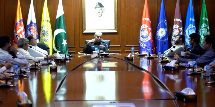 کراچی پولیس چیف خادم حسین رند کی  الیکٹرونک میڈیا کے 25 رکنی بیورو چیفس سے ملاقات