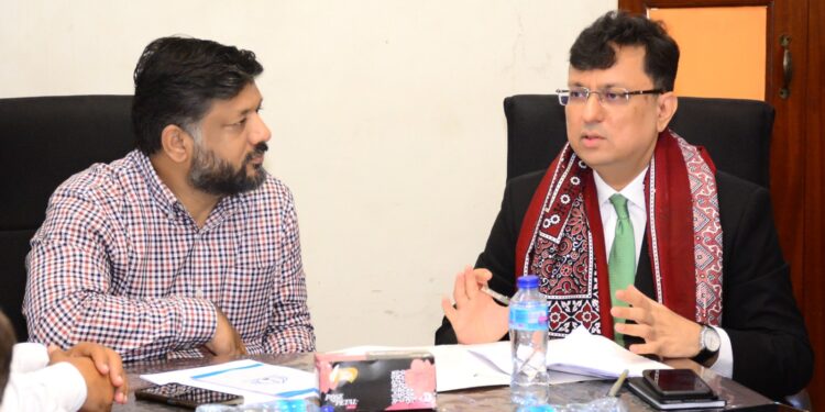 کمشنر کراچی محمد سلیم راجپوت کا کراچی پریس کلب کا دورہ ، صدر سعید سربازی اور سیکریٹری شعیب احمد سے ملاقات۔