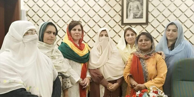 دنیا و آخرت کی کامیابی زندگی کے ہر دائرے میں سیرت النبی کو دستور عمل بنایا جائے حضور اکرم کا اسوہ حسنہ پوری انسانیت کے لئے کامیاب زندگی گزارنے کا ایک مثالی نمونہ ہے انیلا محمود