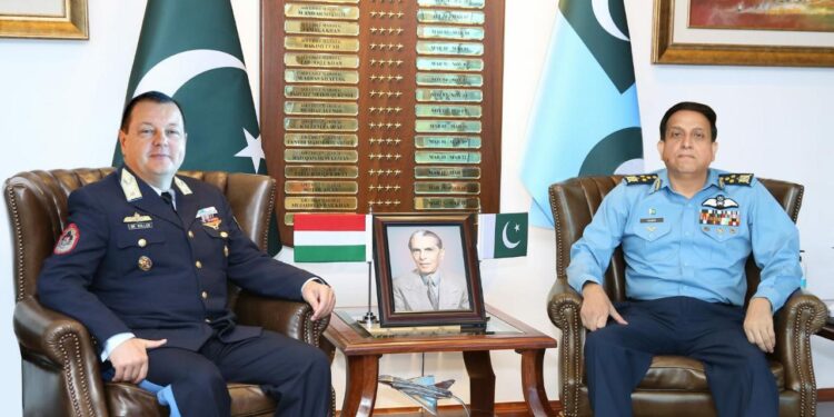 سربراہ پاک فضائیہ ایئر چیف مارشل ظہیر احمد بابر سدھو سے کمانڈر ہنگری ایئر فورس کی ملاقات