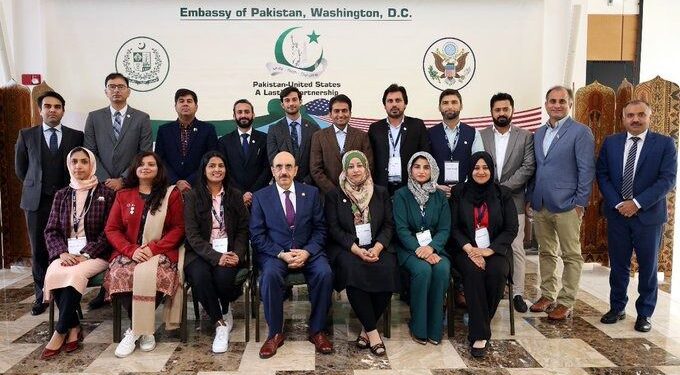 پاکستان اور امریکہ کے درمیان دیرینہ تعلیمی تعلقات ہیں اور دونوں ممالک ان تعلقات  کو مزید  مستحکم کرنے کے لئے مل کر کوشش  کر رہے ہیں۔  سردار مسعود خان