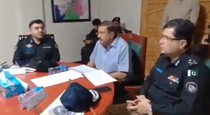 نگراں صوبائی وزیر داخلہ بریگیڈیئر (ر) حارث نواز اور آئی جی سندھ رفعت مختار راجہ کا ڈی آئی جی پی آفس حیدرآباد کا دورہ