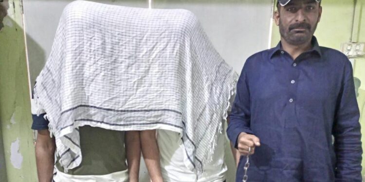 سی ٹی ڈی شعبہ تفتیش کی سولجر بازار میں خفیہ اطلاع پر کارروائی بینک سے رقم لے کر نکلنے والے شہریوں کو لوٹنے والے 2 ملزمان گرفتار