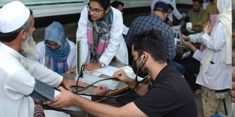 نعمت بیگم ہمدردیونیورسٹی اسپتال کے تحت ایک روزہ فری میڈیکل کیمپ انعقاد
