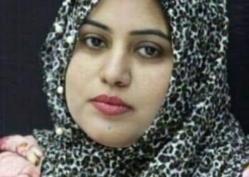 تم نے دیکھے نہیں فرصت سے خدوخال مرے جب میں تصویر میں ہوتی ہوں بہت بولتی ہوں  کومل جوئیہ