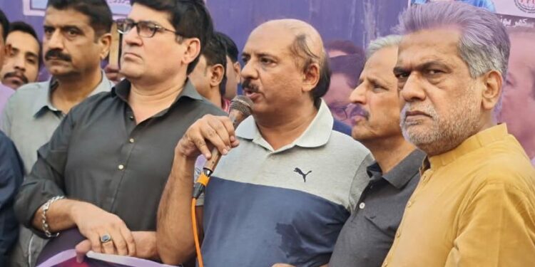 ہمیں یقین دھانی نہیں بلکہ قاتلوں کی گرفتاری چاہیے، قاتلوں کی گرفتاری تک احتجاج جاری رکھا جا ئے گا:افضل بٹ