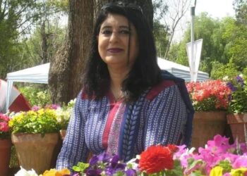 گھر کے تمام بچوں میں تھوڑی بڑی تھی میں ورثے میں دکھ تھے سو مجھے حصہ بڑا ملا   عابدہ تقی  )شاعرہ بنت شاعر  و بنت شاعر