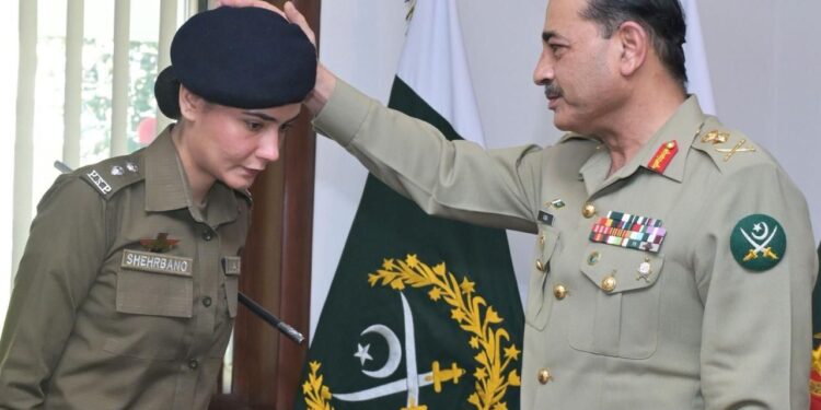 اسسٹنٹ سپرنٹنڈنٹ آف پولیس، سیدہ شہربانو نقوی کی آرمی چیف جنرل سید عاصم منیر، سے جی ایچ کیو راولپنڈی میں ملاقات