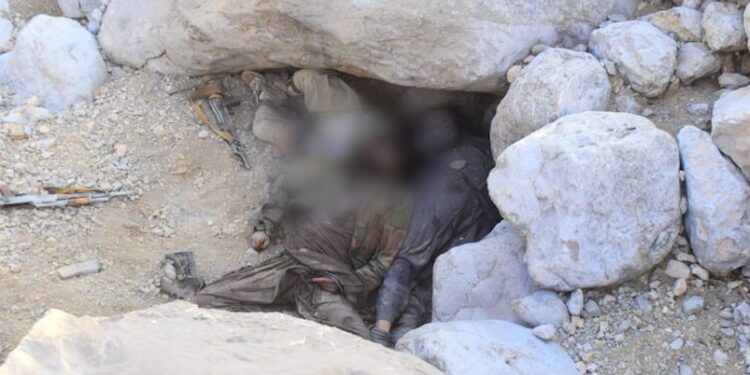 جنوبی وزیرستان اور ٹانک میں سیکیورٹی فورسز نے دو الگ الگ آپریشنز میں 9 دہشت گردوں کو ہلاک