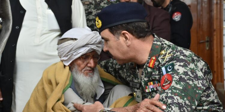 چیف آف آرمی اسٹاف کی ہدایت پر  انسپکٹر جنرل فرنٹیئر کور خیبر پختوخواہ  نارتھ کی  ایس پی اعجاز خان کے گھر گئے اور اہل خانہ سے ملاقات