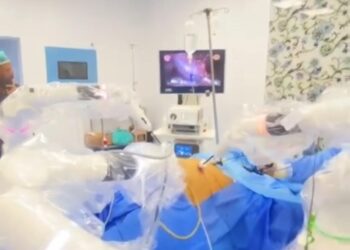 ‎کراچی:  جناح اسپتال کراچی میں ذیابطیس اور موٹاپے کے شکار افراد کی روبوٹک سرجری کرلی گئی۔