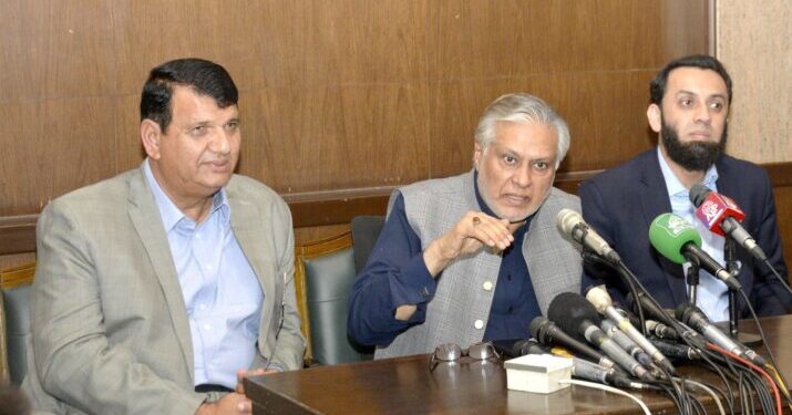 بشکیک واقعہ غلط فہمی کا نتیجہ ہے سیاسی پوائنٹ سکورنگ کیلئے سوشل میڈیا پر غلط خبریں پھیلائی جا رہی ہیں،فقط پاکستانی ہی نہیں دیگر ممالک کے طلبہ کو بھی نشانہ بنایا گیا۔ وزیر خارجہ اسحاق ڈار