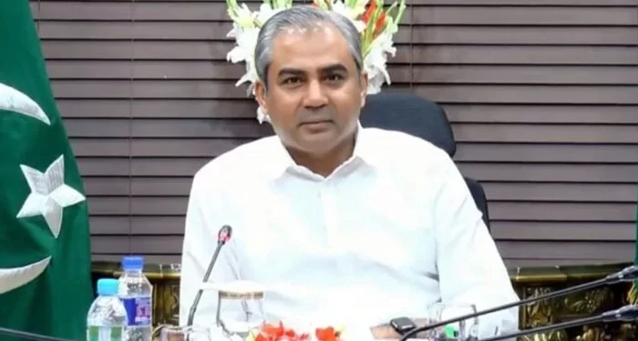 وزیر داخلہ محسن نقوی کا نادرا ہیڈ کواٹرز کا دورہ ، شناختی کارڑ کے اجراء اور تجدید کے لئے یونین کونسل کی سطح پر بائیو میٹرک مشینیں لگانے کی ہدایت