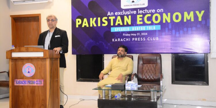 توانائی، تجارت اور ٹیکس کے شعبوں میں اصلاحات، زرعی پیداوار بڑھانے اور مزید زرعی مصنوعات کی تیار کو فروغ دیکر انہیں برآمد کرنا ہوگی۔اشفاق تولہ