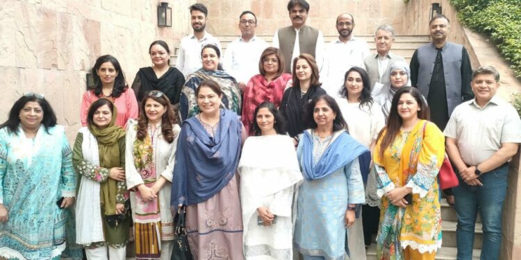 معذور بچوں، ٹرانس جینڈر بچوں کی نشوونما اور جنسی استحصال کے بعد آبادکاری پر توجہ مرکوز کرنے والے خصوصی ابواب ان گائیڈ بک کا حصہ لازمی بناے جائیں۔ نیلوفر بختیار