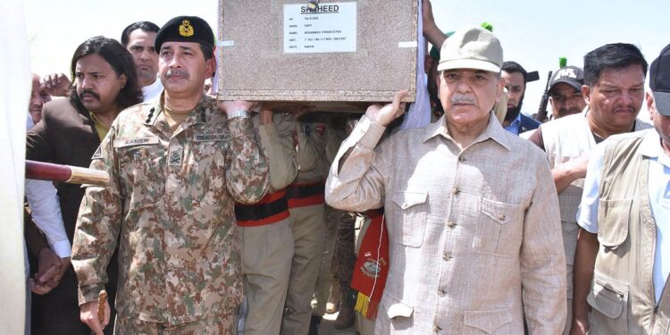 وزیراعظم شہبازشریف کی کیپٹن فراز الیاس شہید کی نماز جنازہ میں شرکت،