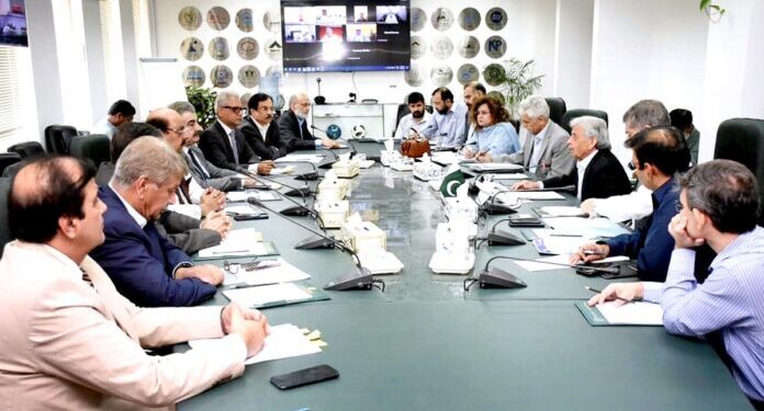 حکومت نے ایک لاکھ 50 ہزار میٹرک ٹن چینی برآمد کرنے کی مشروط اجازت دے دی ہے،وفاقی وزیر صنعت و پیداوار