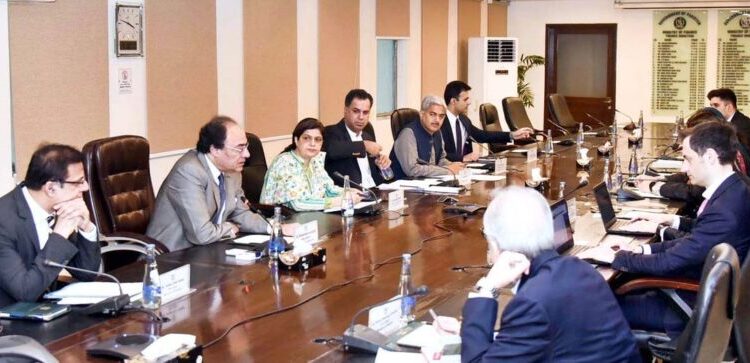 معاشی اصلاحات کے ایجنڈے کو آگے بڑھانے کیلئے آئی ایم ایف کے ساتھ نئے وسط مدتی پر وگرام کیلئے بات چیت کر رہے ہیں، وزیرخزانہ محمد اور نگزیب
