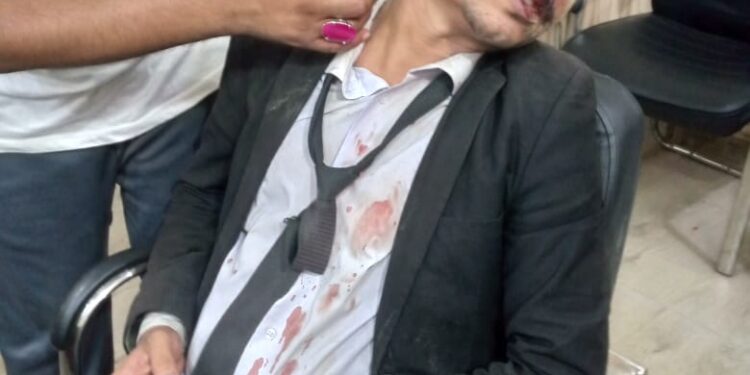 مذہبی جماعت کی اڑ میں قبضہ میں مافیہ نے یتیم اور بیواؤں کے پلاٹوں پر قبضہ کے لئے سر گرم ۔آواز اٹھانے پر وکیل پردوسو سے زائد دہشت گردوں کا حملہ