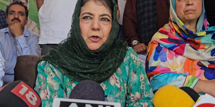مودی حکومت کی امتیازی پالیسی سے کشمیری نوجوانوں کے مستقل کوخطرہ لاحق ہے ، محبوبہ مفتی