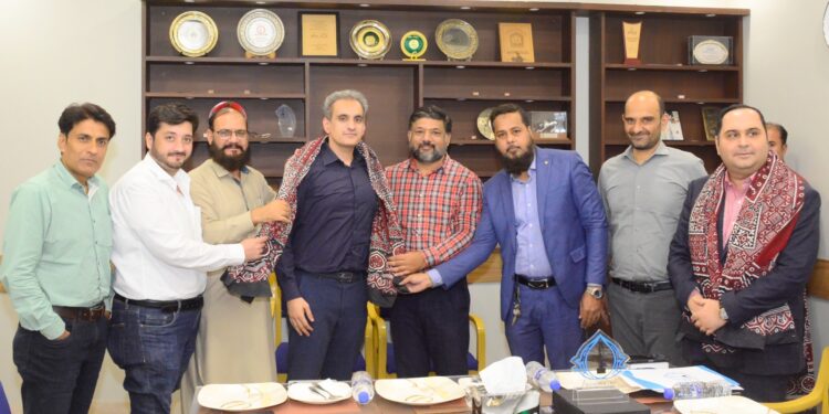 بنک اسلامی کے ڈپٹی چیف ایگزیکٹو آفیسر عمران حلیم شیخ کا اپنی ٹیم کے ہمراہ کراچی پریس کلب کا دورہ