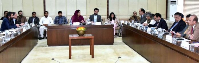 چیئرپرسن سینیٹر انوشہ رحمان کی زیر صدارت سینیٹ کی قائمہ کمیٹی برائے تجارت کا اجلاس، پاکستان کے تجارتی تعلقات کو متاثر کرنے والے عوامل پر تبادلہ خیال