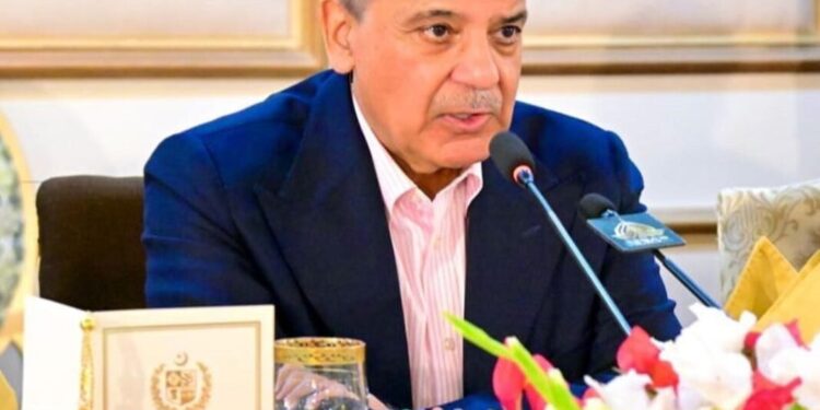 حکومت ٹاسک فورس کی سفارشات کی روشنی میں میری ٹائم کے شعبے میں اصلاحات کرے گی، عالمی منڈی میں پٹرولیم کی قیمتوں میں نمایاں کمی کا فائدہ بھی معیشت اور عوام کو منتقل کریں گے، وزیراعظم محمد شہباز شریف