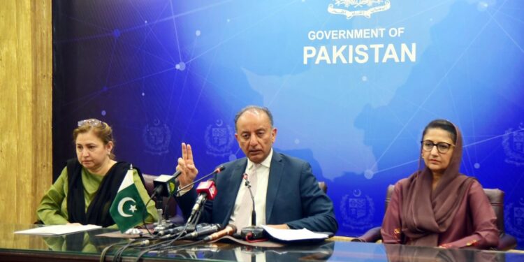 صنعتی ممالک پاکستان جیسے موسمیاتی خطرات سے دوچار ممالک سے کاربن کریڈٹ خرید کر اپنے کاربن کے اخراج کی ذمہ داری لیں، وفاقی وزیر ماحولیاتی تبدیلی ڈاکٹر مصدق مسعود ملک