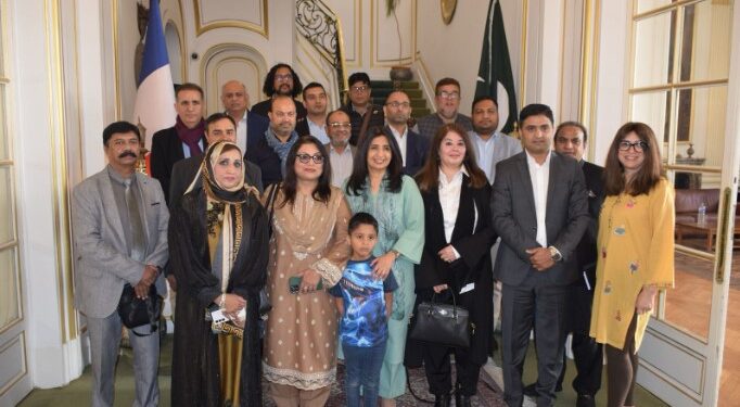 پاکستانی سفیر ممتاز زہرا بلوچ کی پیرس میں مقیم پاکستانی میڈیا نمائندگان سے ملاقات، پاک ۔فرانس تعلقات اور پاکستانی برادری سے متعلق وسیع تر امور پر بات چیت