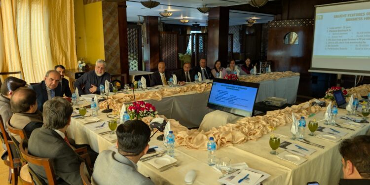 وفاقی وزیرِ ریلوے حنیف عباسی کی زیرِ صدارت رائل پام گالف اینڈ کنٹری کلب میں اعلیٰ سطحی اجلاس
